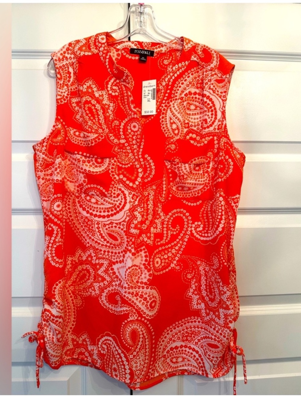 NWT SLEEVELESS BLOUSE W GATHERS & TIE ON THE SIDES BEAUTIFUL SHADE OF
ORANGE